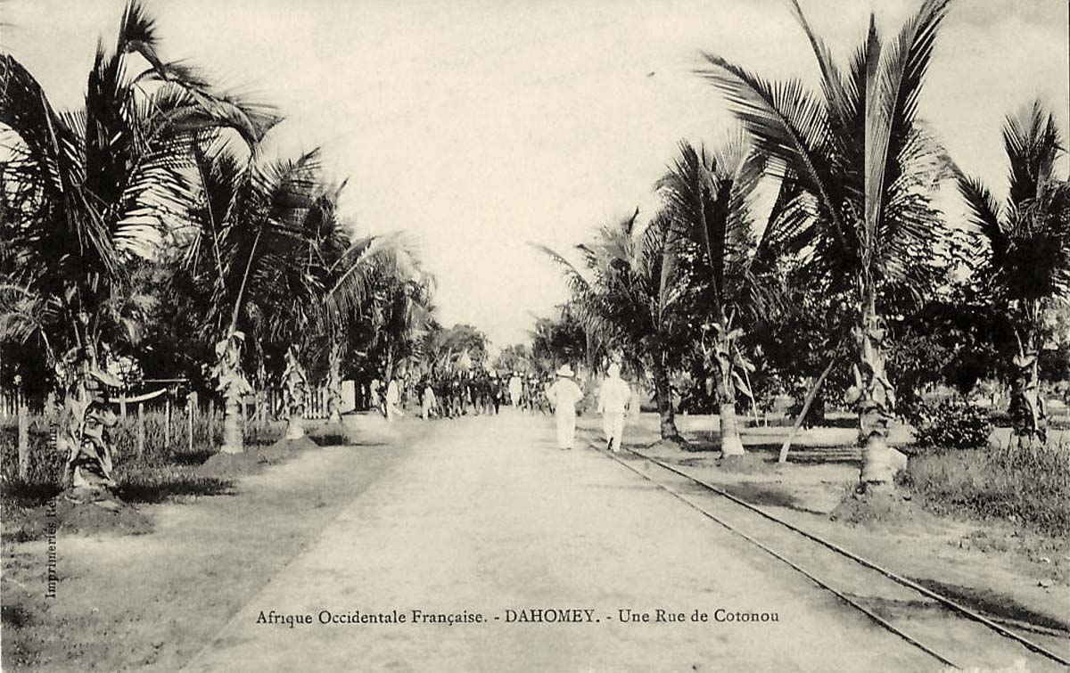Cotonou. Panorama of town street, 1910s