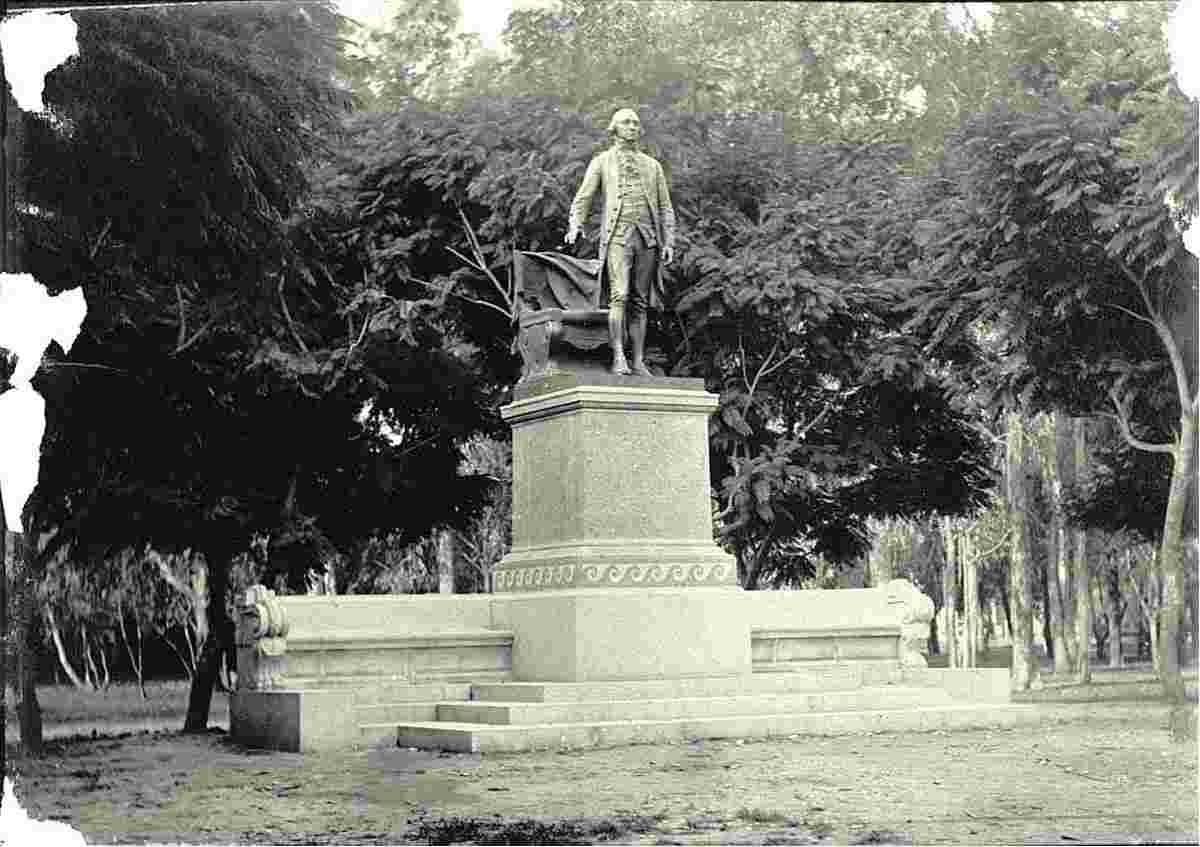 Buenos Aires. Statue of Washington