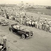 Oranjestad. Royal couple drives from the airport to Oranjestad, 24.10.1955