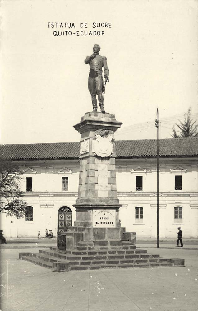 Quito. Estatua de Sucre - Statue of Sucre