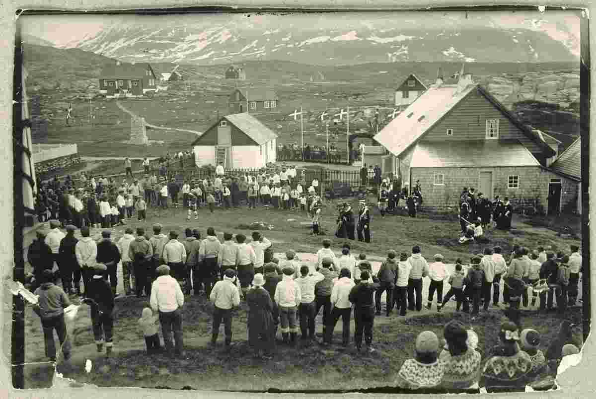 Nuuk. Danish King's visit - After the church, the King speaks to the Greenlanders, 1921