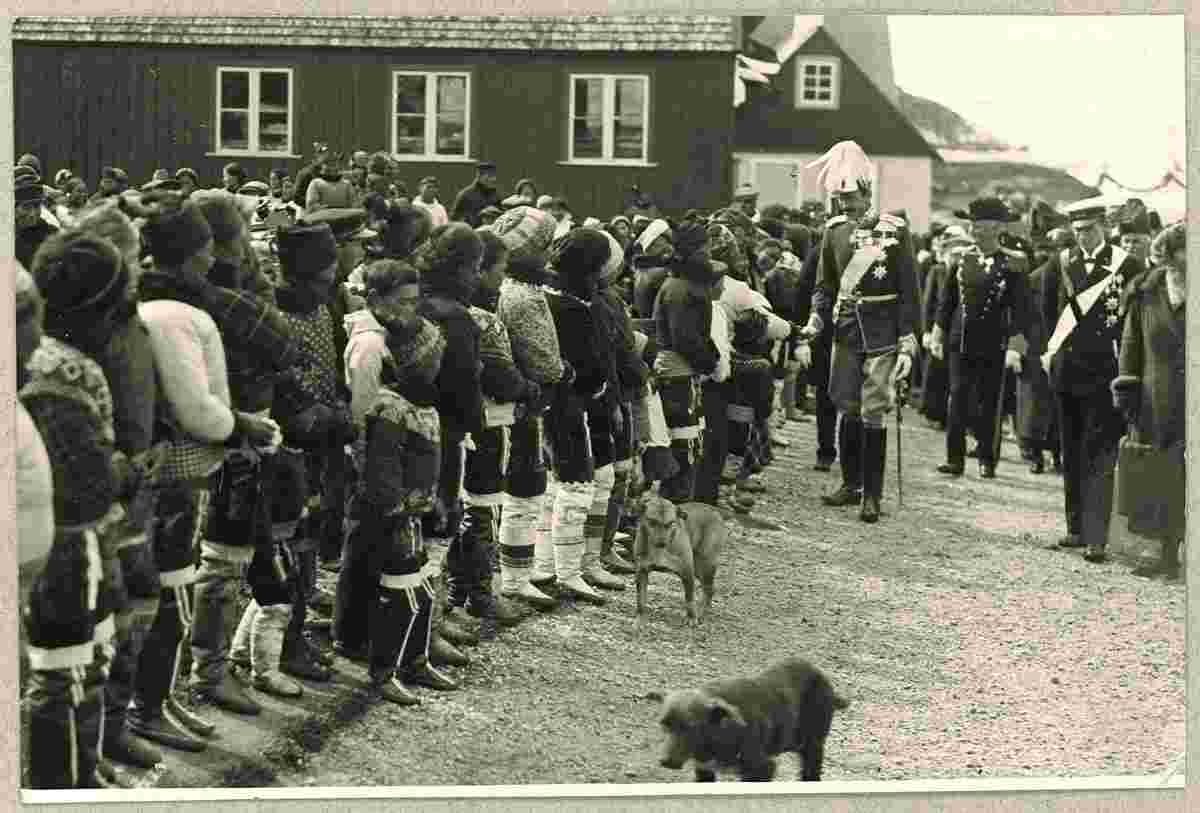 Nuuk. Danish King's visit - Christian X greets the locals, 1921