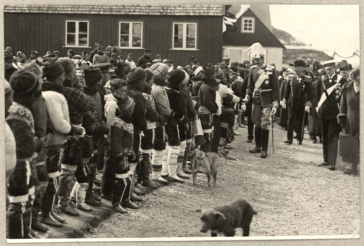 Nuuk (Godthåb, Godthaab). Danish King's visit - Christian X greets the locals, 1921