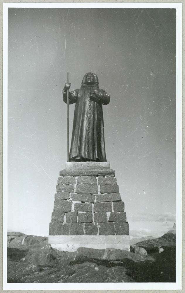 Nuuk (Godthåb, Godthaab). Hans Egede Statue, 1935