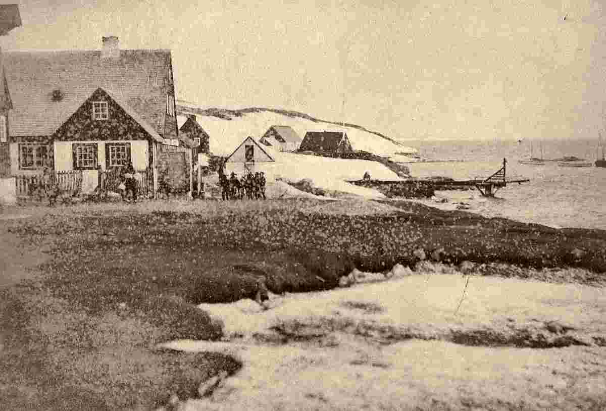 Nuuk. Provision manager's house by the harbor (the house is on the left), before 1889