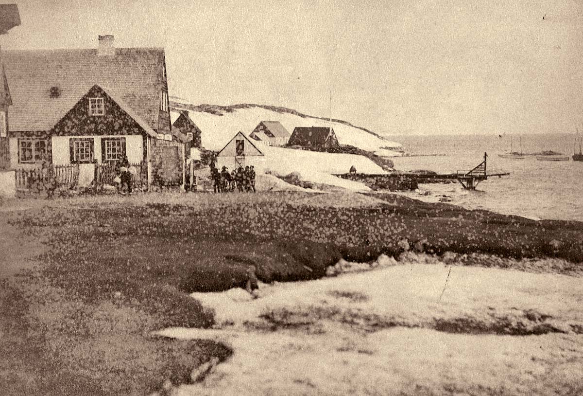 Nuuk (Godthåb, Godthaab). Provision manager's house by the harbor (the house is on the left), before 1889