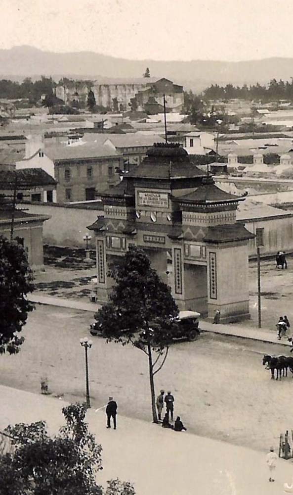 Guatemala City. Chinese Arch, 1923