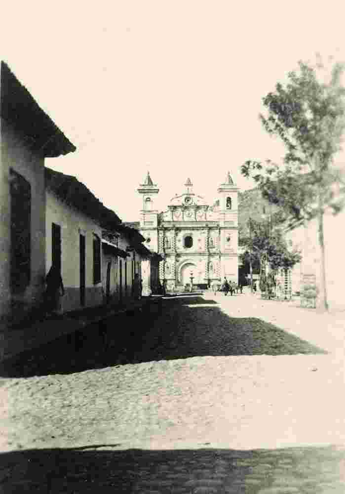 Tegucigalpa. Town street and Los Dolores Church, 1920s