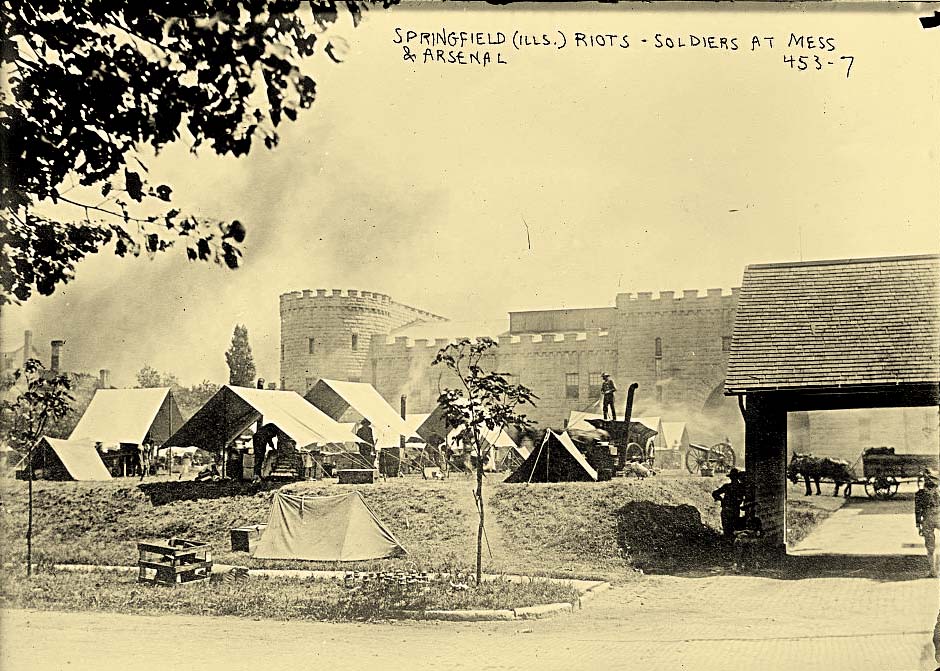 Springfield. Soldiers at mess and arsenal, 1900