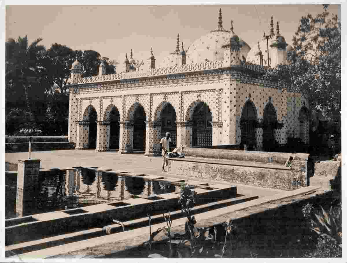 Dhaka. Star Mosque, circa 1960