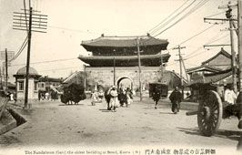Seoul.The Nandaimon gate 