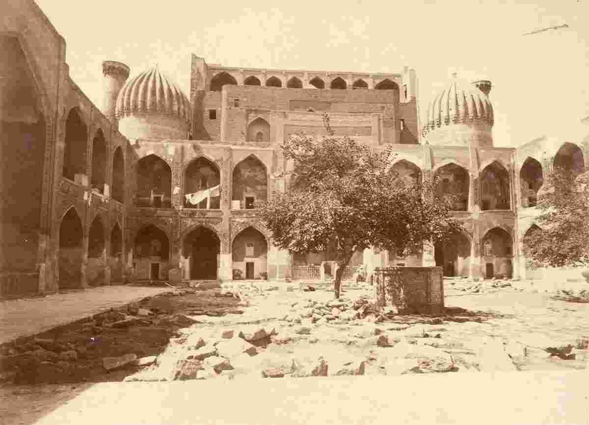 Samarkand. View of student rooms in Shirdor madrasa, 1890