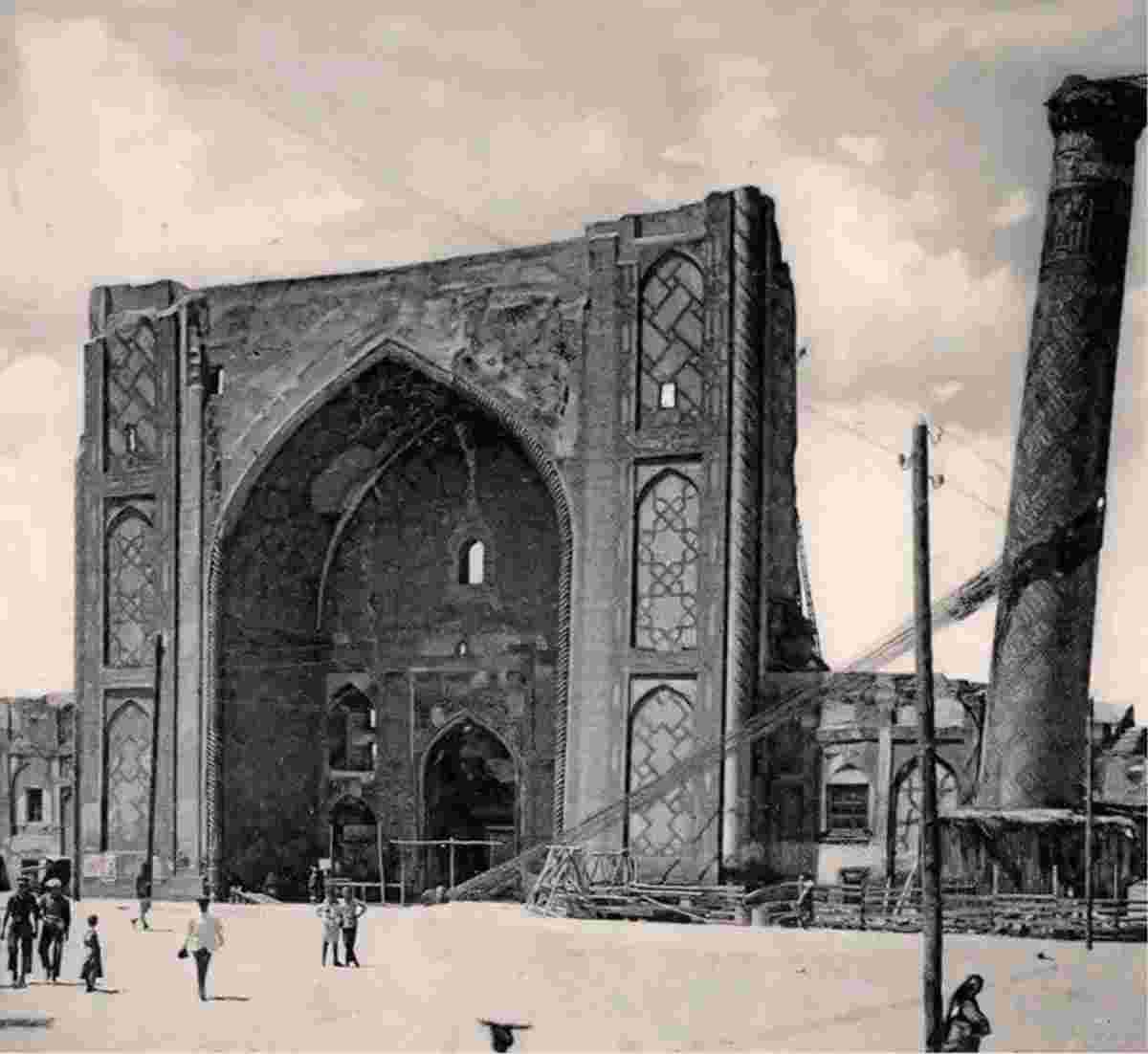 Samarkand. Falling tower of Ulugbek madrasa, 1920-1931