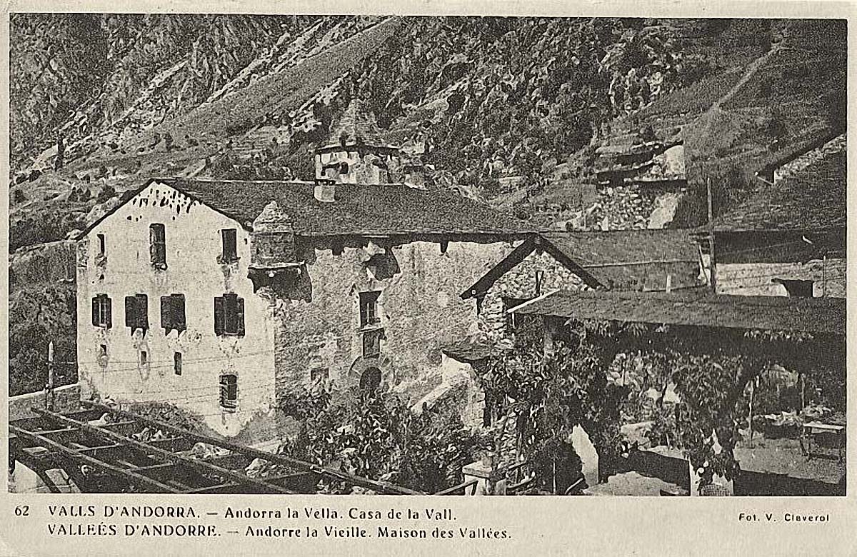 Andorra la Vella. Casa de la Vall - Maison des Vallées