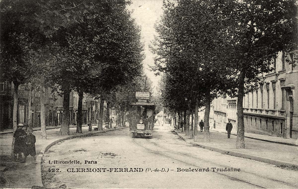Clermont-Ferrand. Boulevard Trudaine, Tramway