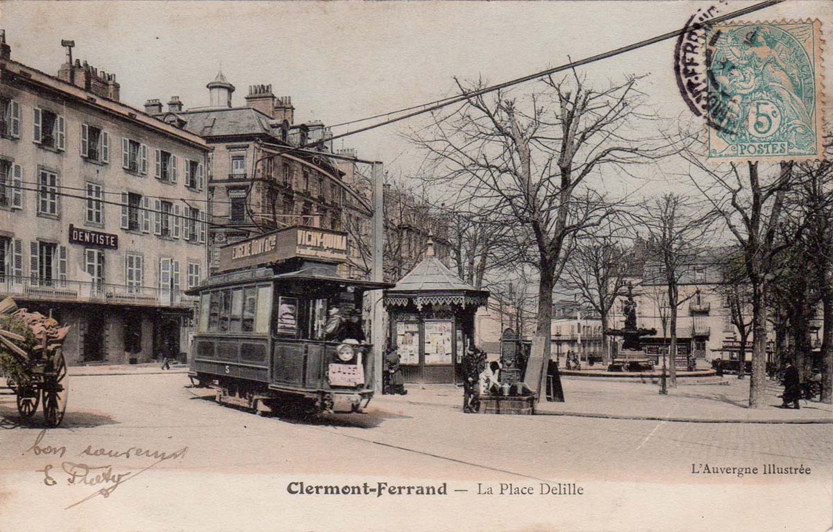 Clermont-Ferrand. La Place Delille, Tramway