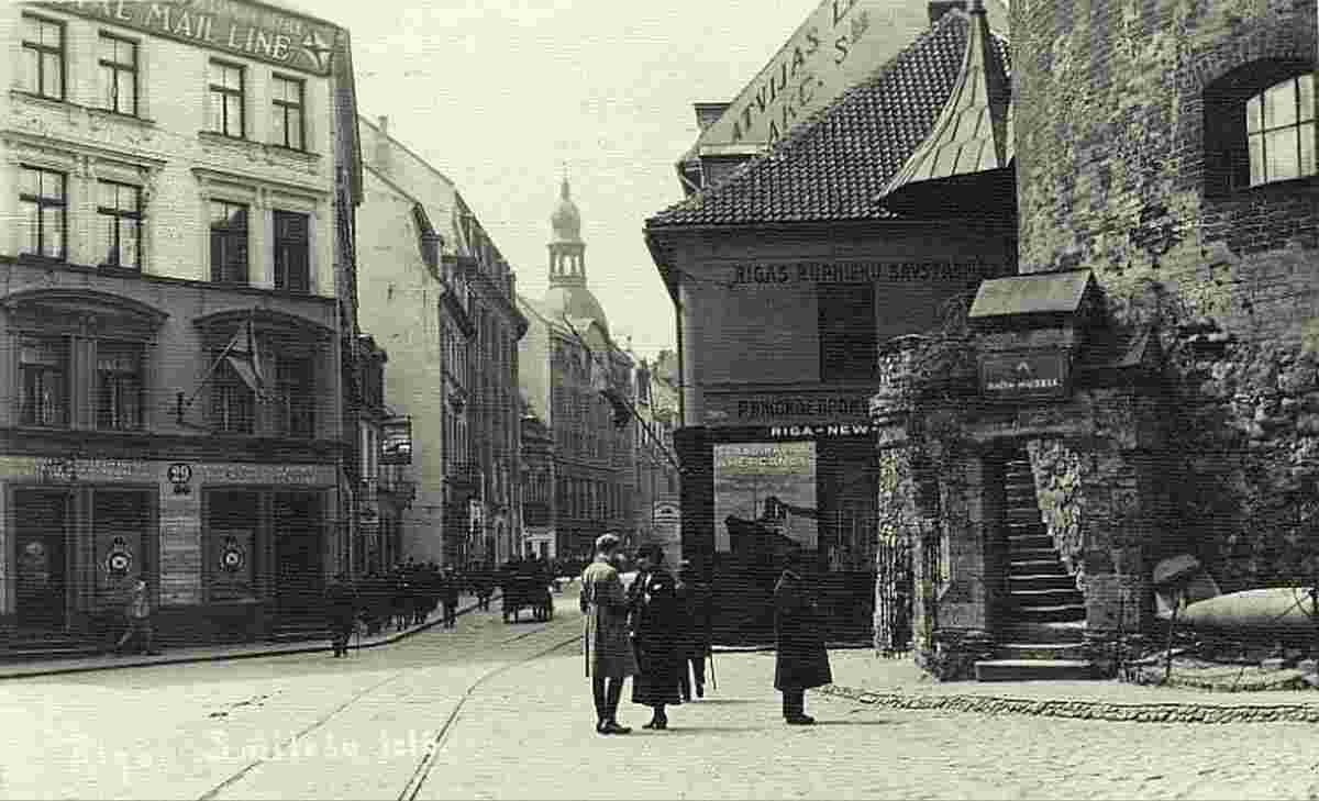 Riga. Smilšu (Sand) street - Entrance to the Powder Tower, 1937