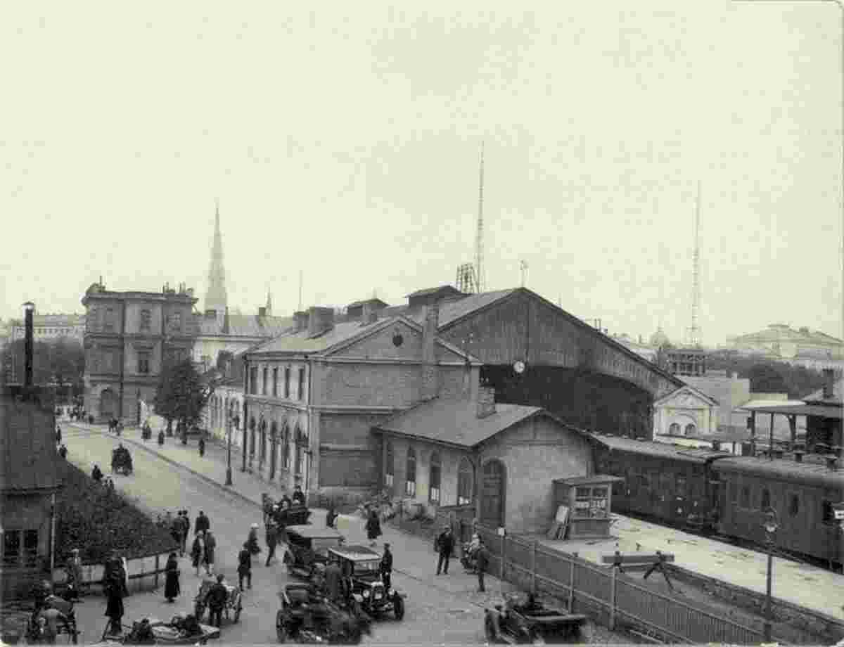 Riga. The station building on the back side, 1936