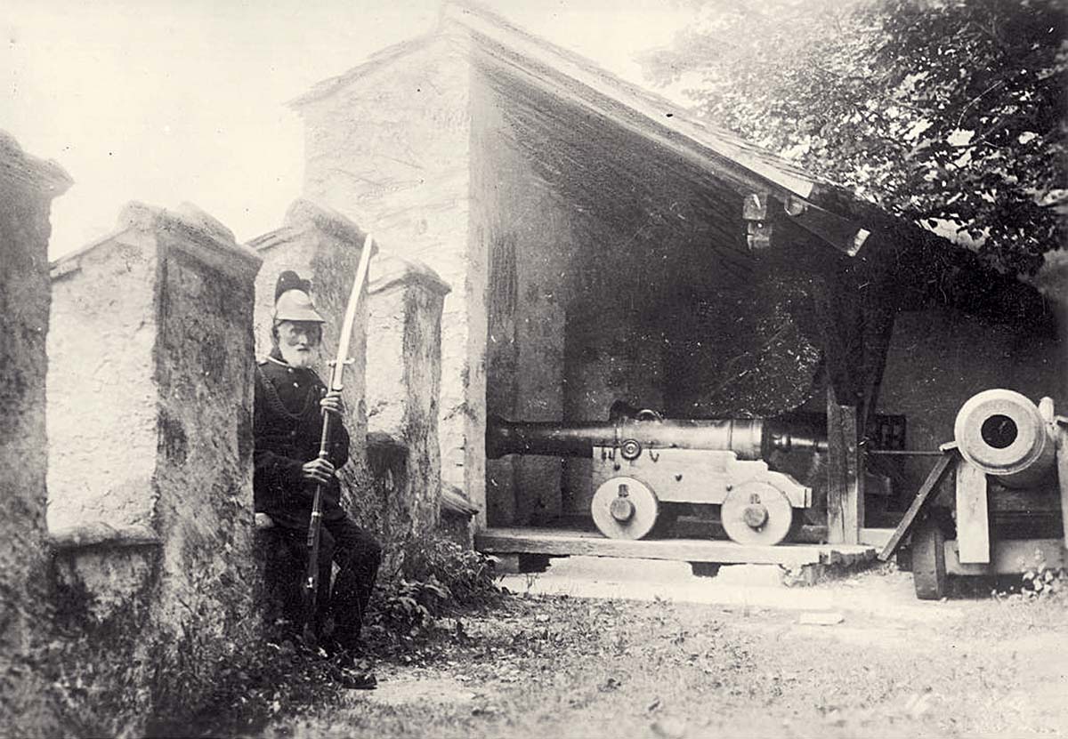Vaduz. Castle and last soldier, between 1925 and 1935