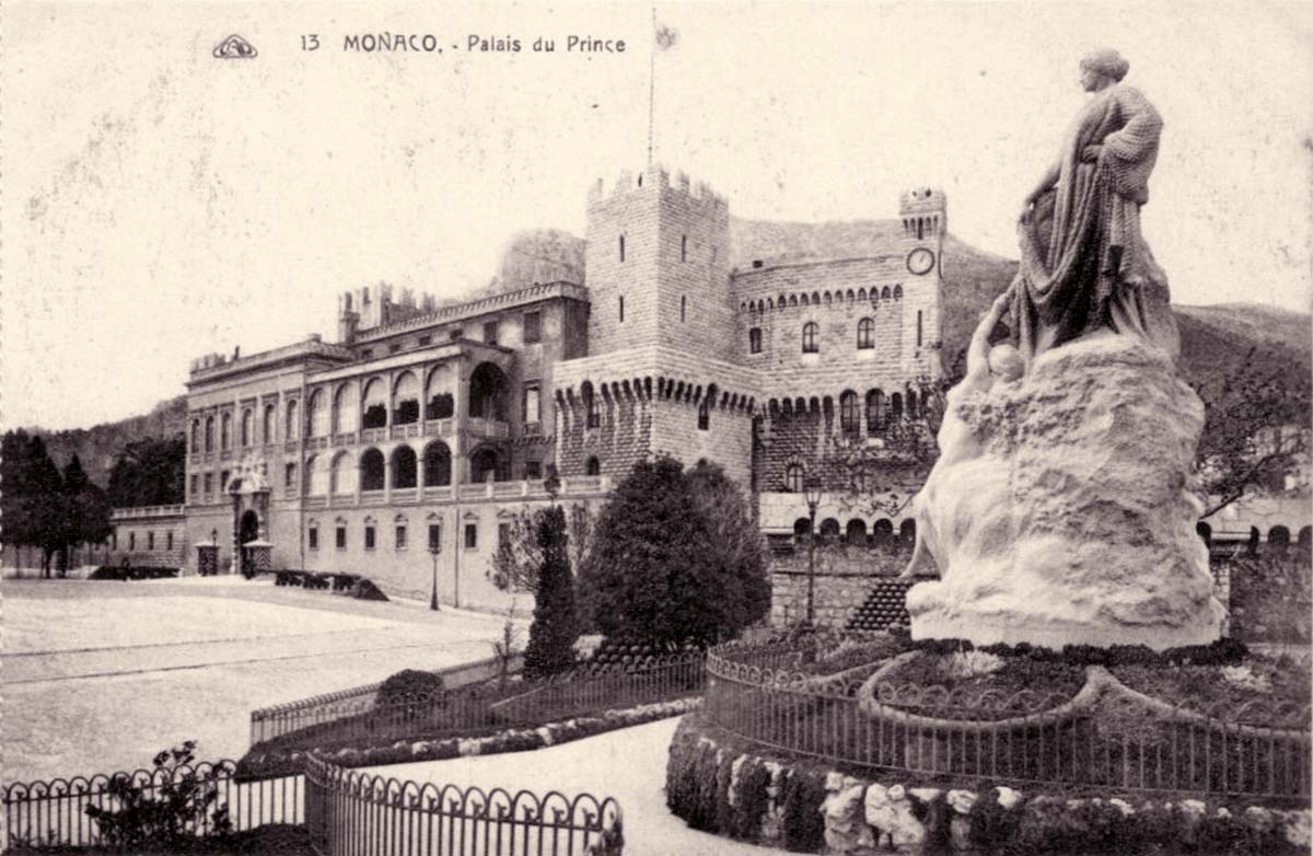 Monaco city. Prince's Palace, Statue of Prince Albert I'
