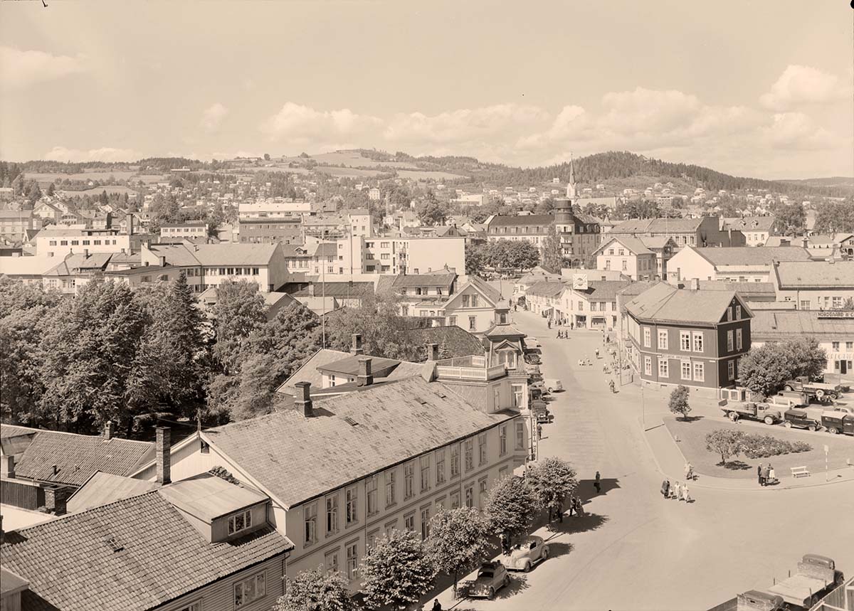 Gjøvik. Panorama of city street, 1954