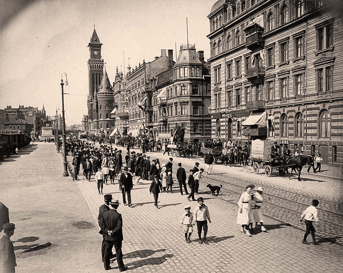 Helsingborg. Horse parade along Järnvägs street, 1910