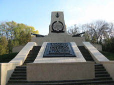 Monument to the heroes of Sevastopol in the city park