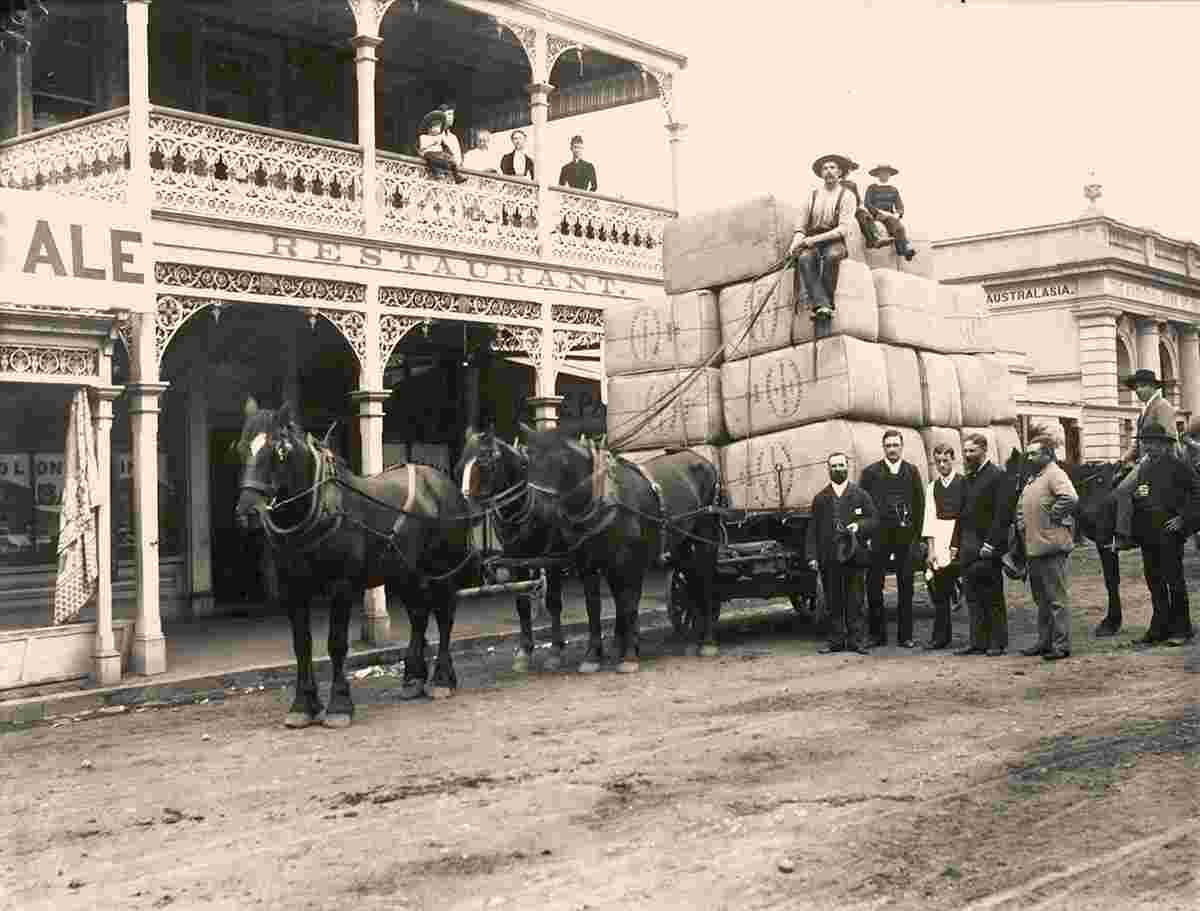 Bairnsdale. Drayload of baled hops being carted through Bairnsdale, 1935