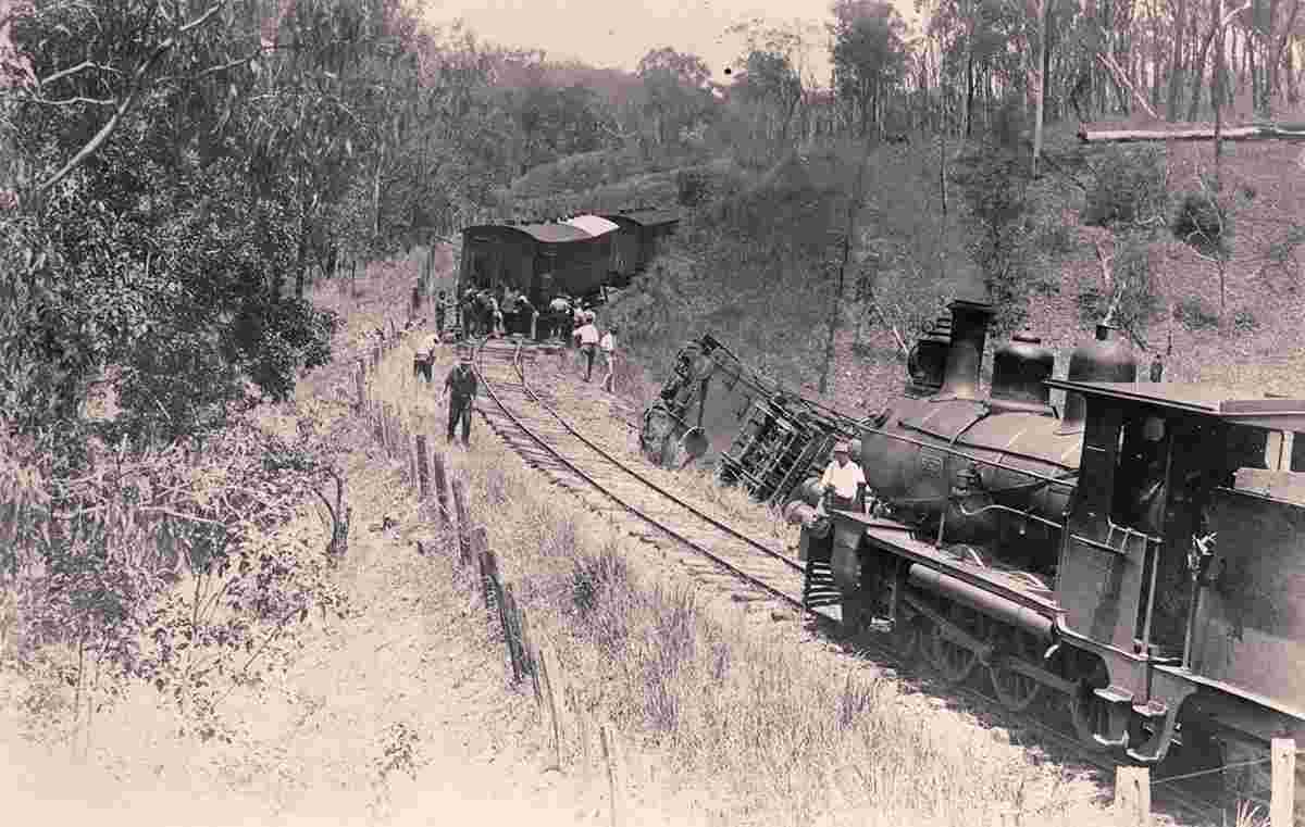 Bargara–Innes Park. Train from Mount Perry to Bargara, derailment at Gillen Siding, 1924