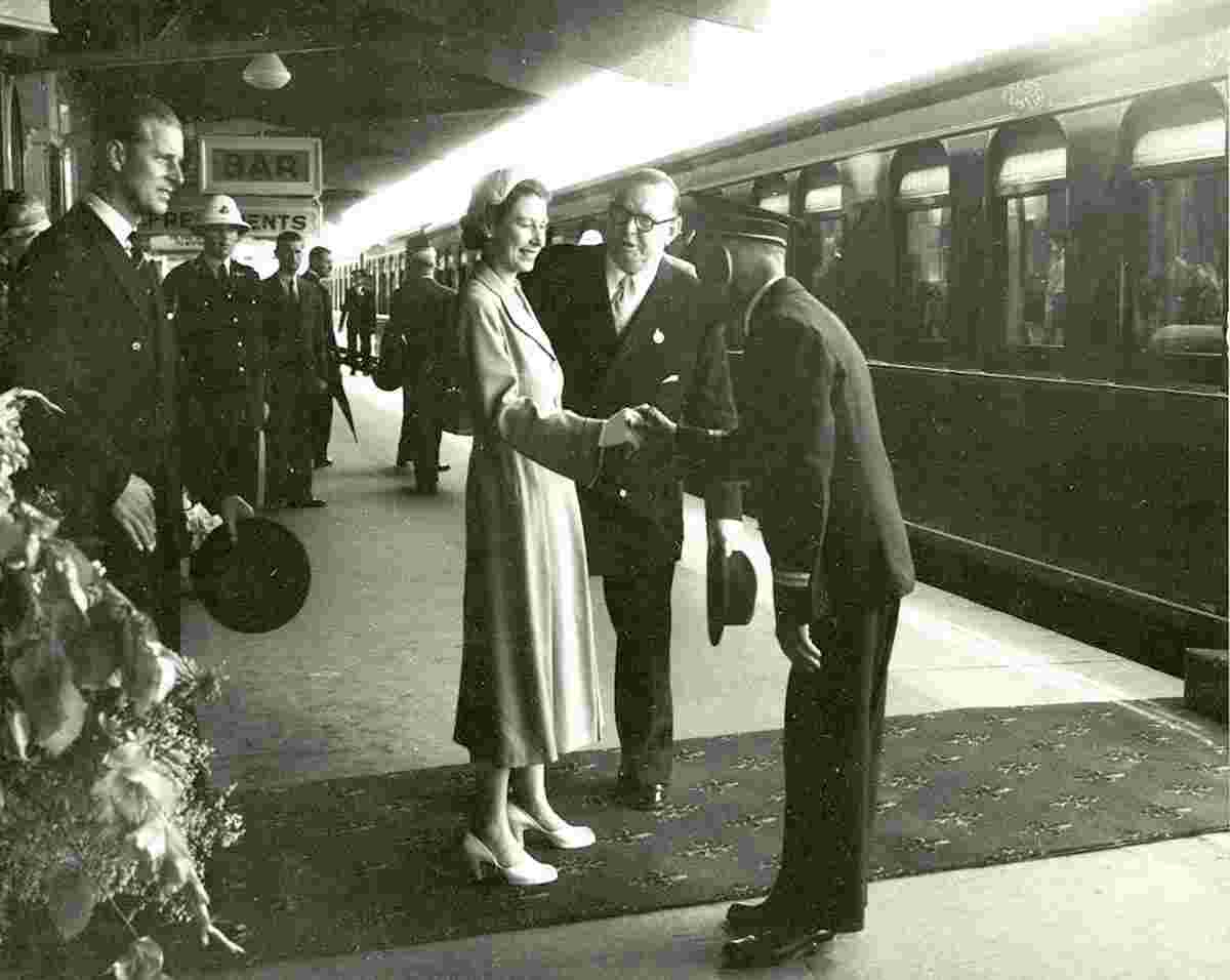 Bathurst. Royal visit to Bathurst, 1954