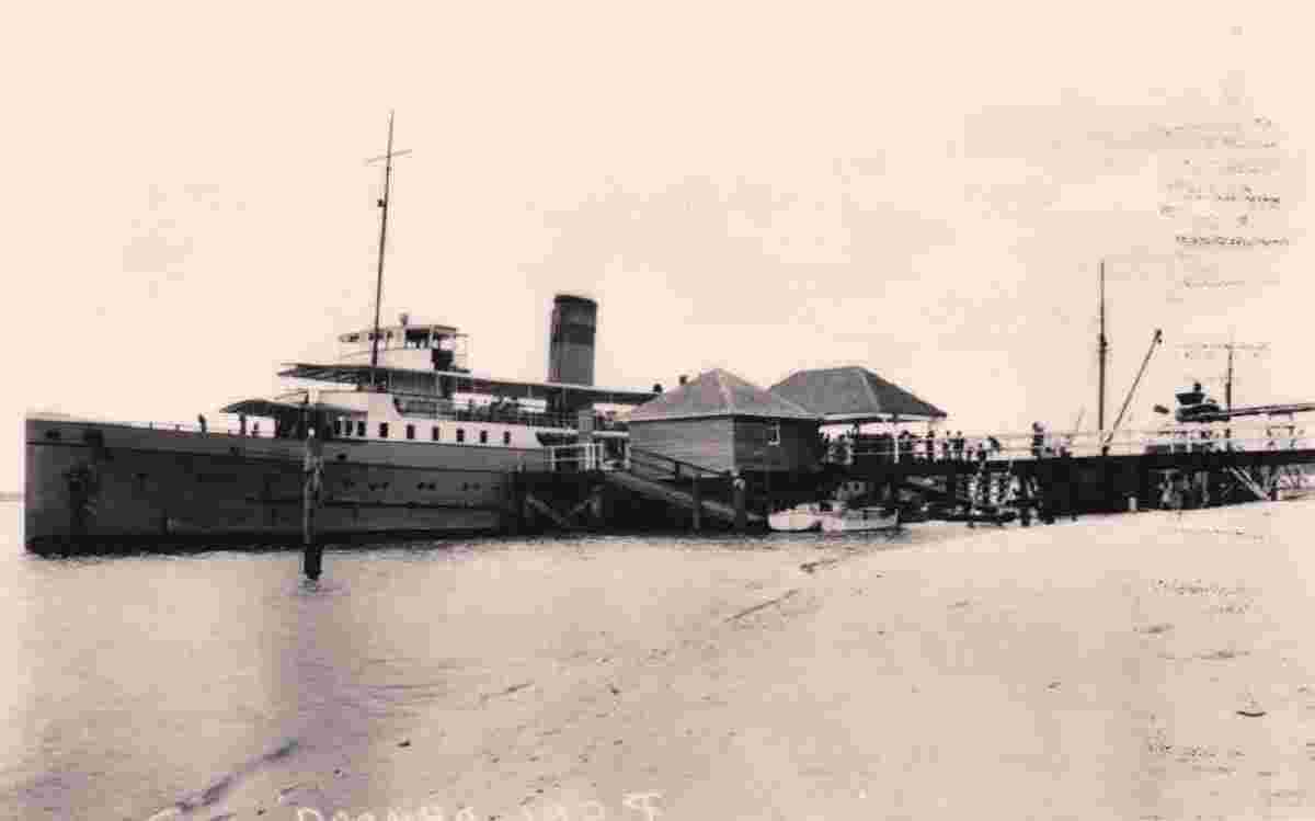 Bongaree–Woorim. SS Doomba at the Bongaree Jetty, 1924