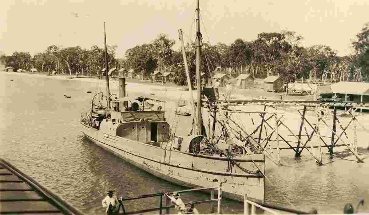 Bongaree–Woorim. SS Porpoise at the jetty at Bongaree, 1924