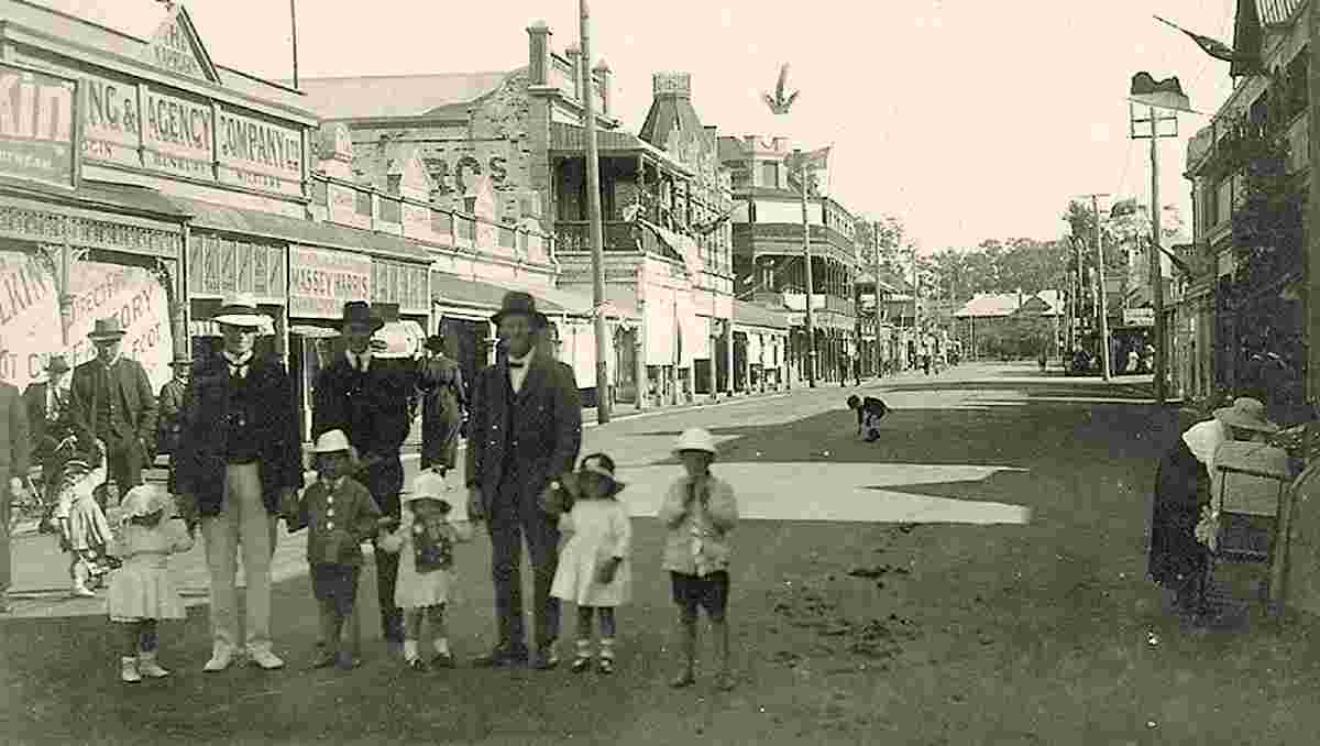 Bunbury. Panorama of main street, 1918