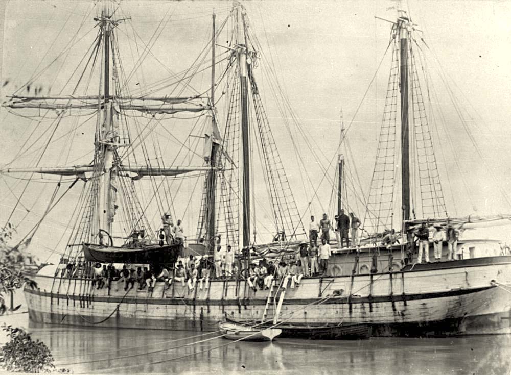 Bundaberg. South Sea Islanders arriving in Bundaberg by ship, 1893