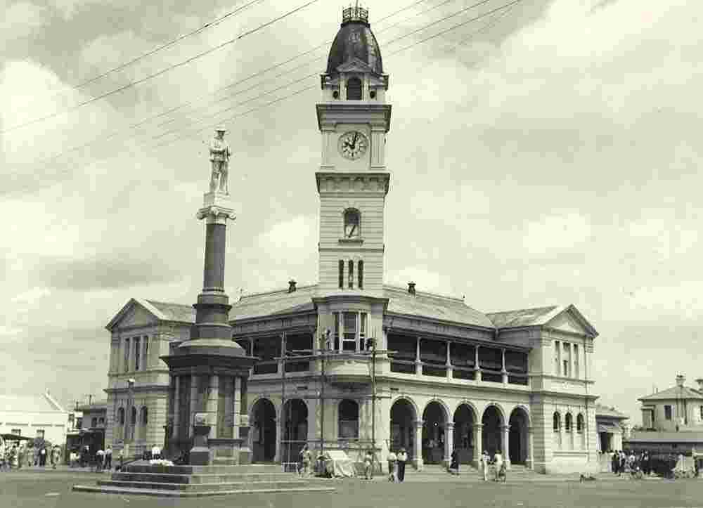 Bundaberg. War Memorial in front of Post Office, 1948