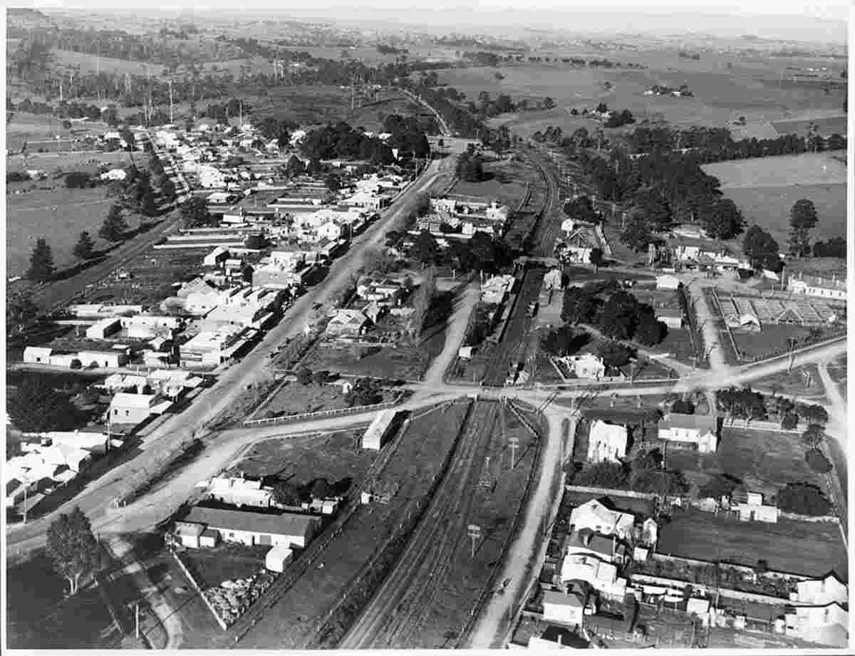 Drouin. Aerial view of railway and town centre city, 1944
