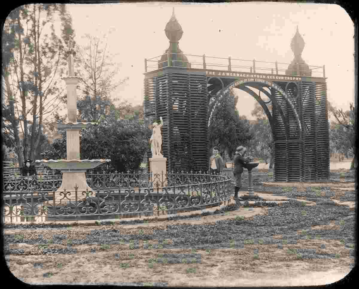 Echuca. Park - fountain, statue, water source and Arch, circa 1900