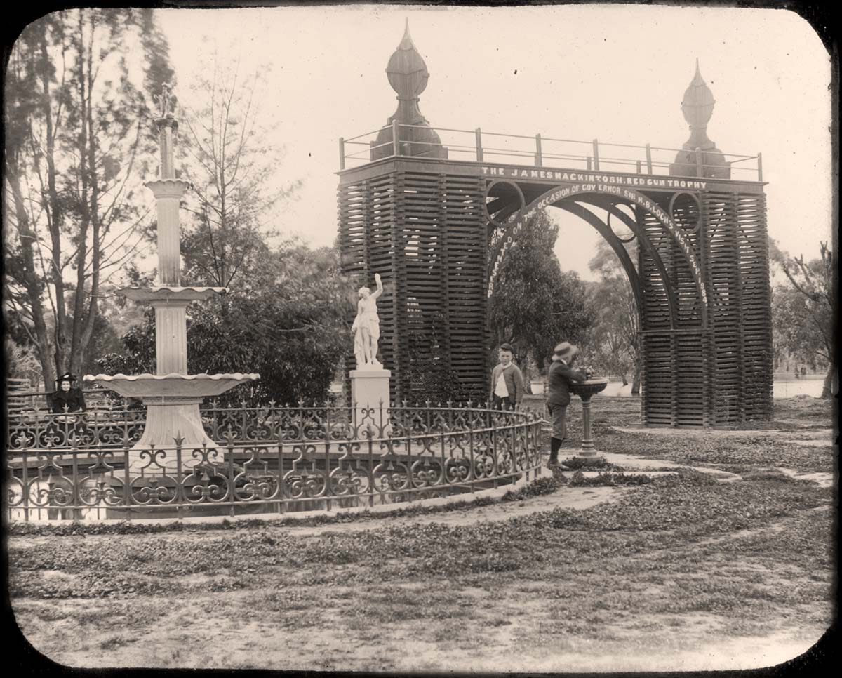Echuca. Park - fountain, statue, water source and Arch, circa 1900