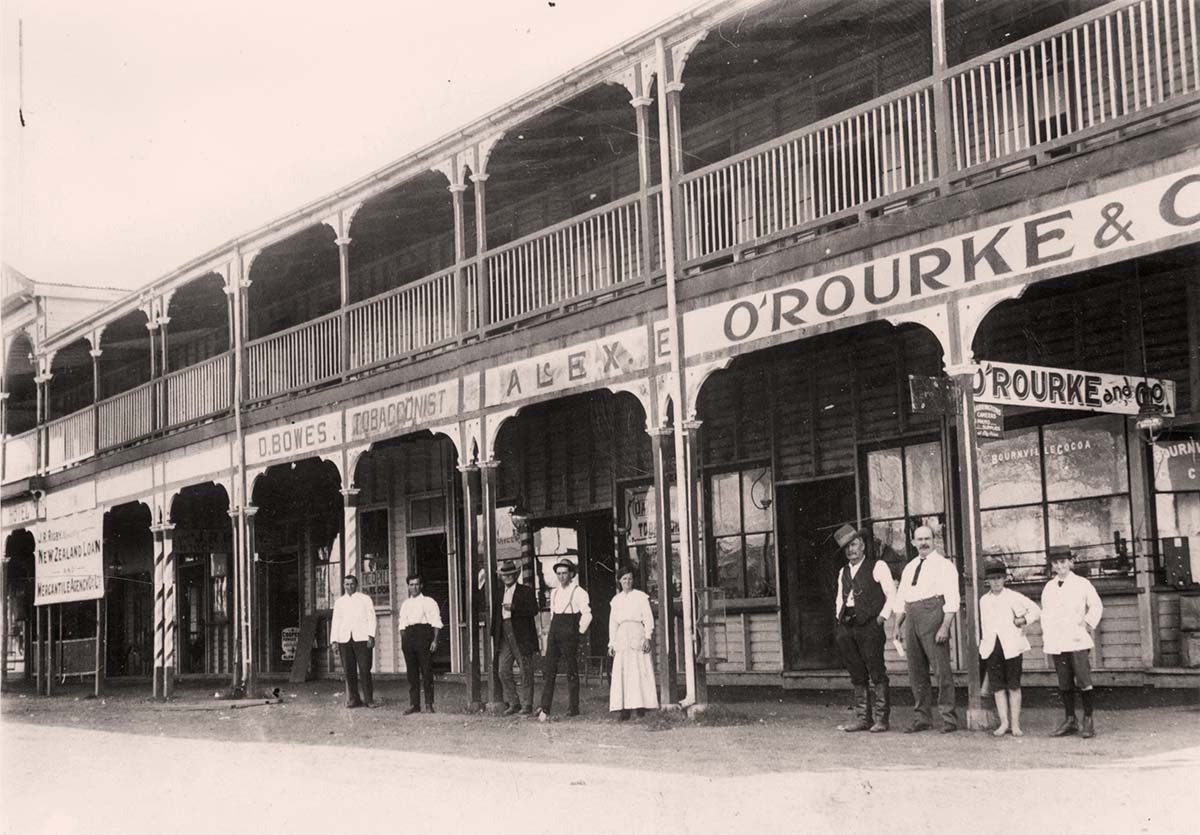 Emerald. People posing in front of storefronts in Clermont Street, 1916