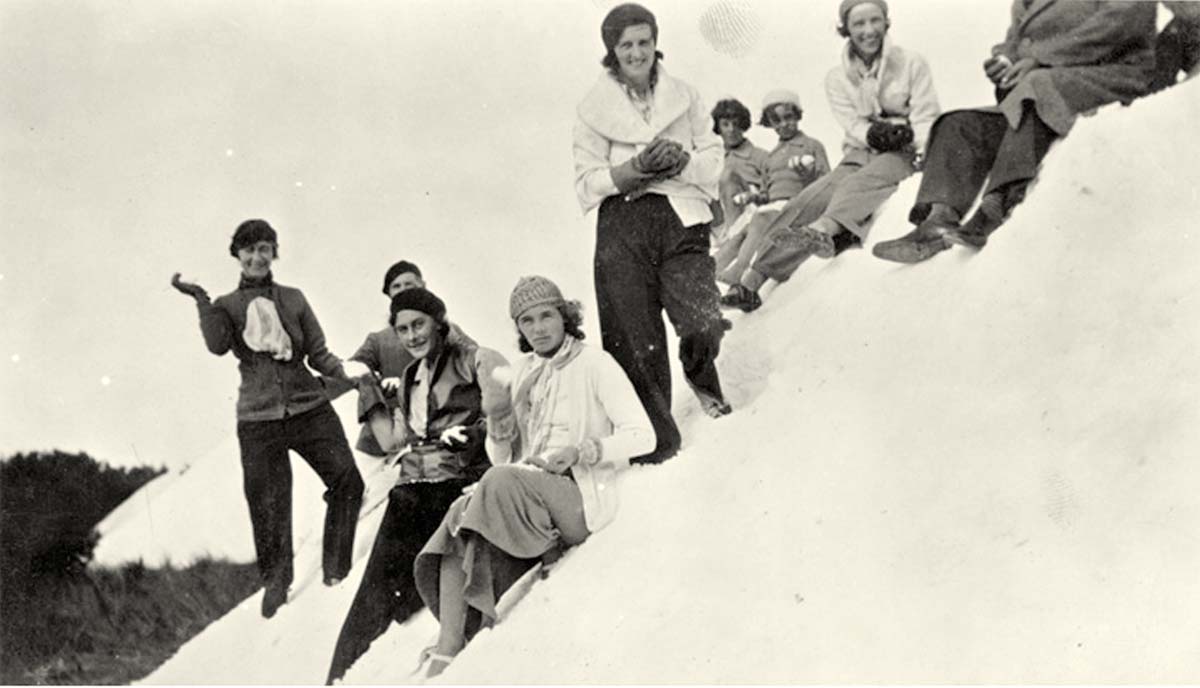 Esperance. Salt deposits at the Pink Lake, 1939