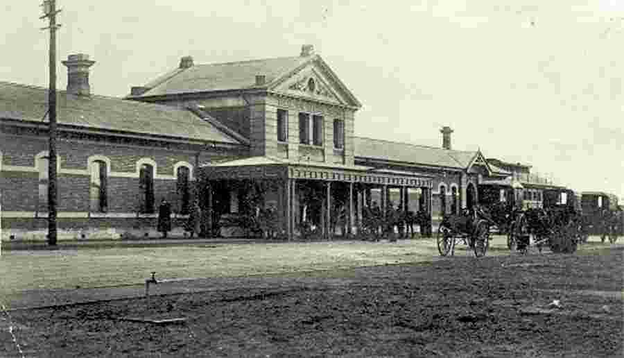 Geraldton. Station square