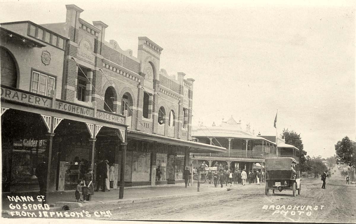 Gosford. Mann Street, from Jephson's C<sup>nr</sup>, between 1900 and 1927