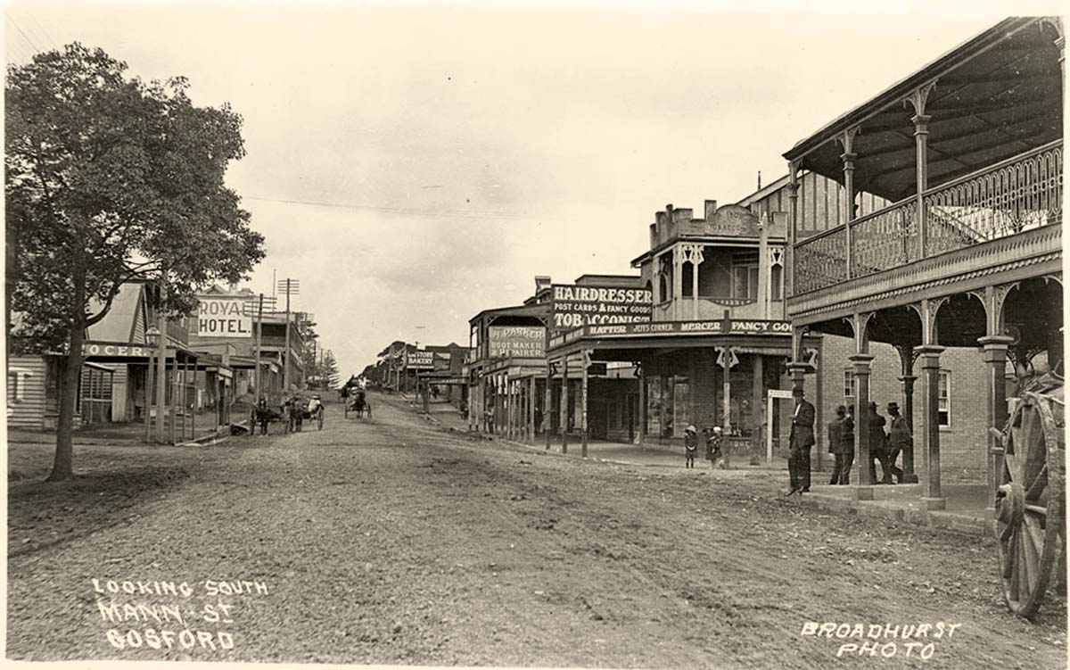 Gosford. Mann Street, looking south, between 1900 and 1927