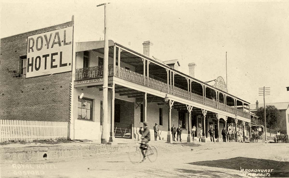 Gosford. Royal Hotel, between 1900 and 1927