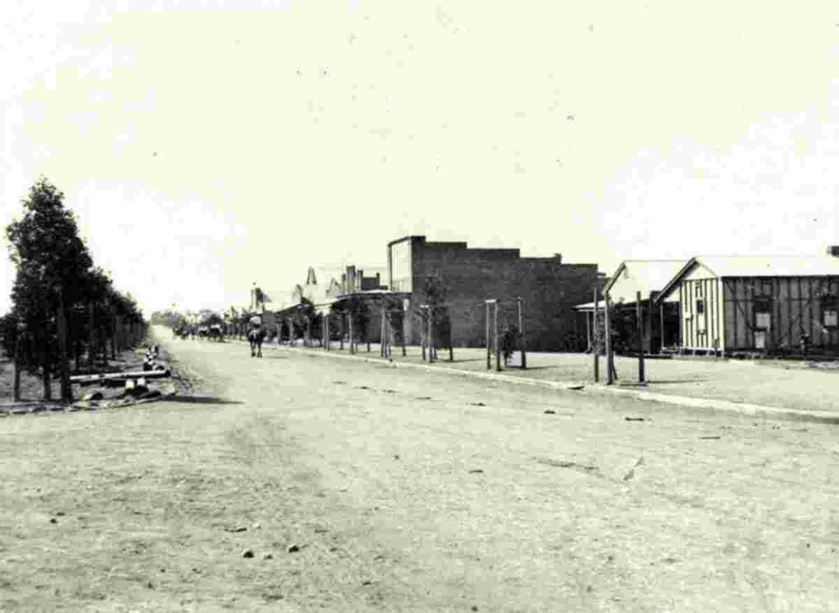 Griffith. Panorama of Banna Avenue