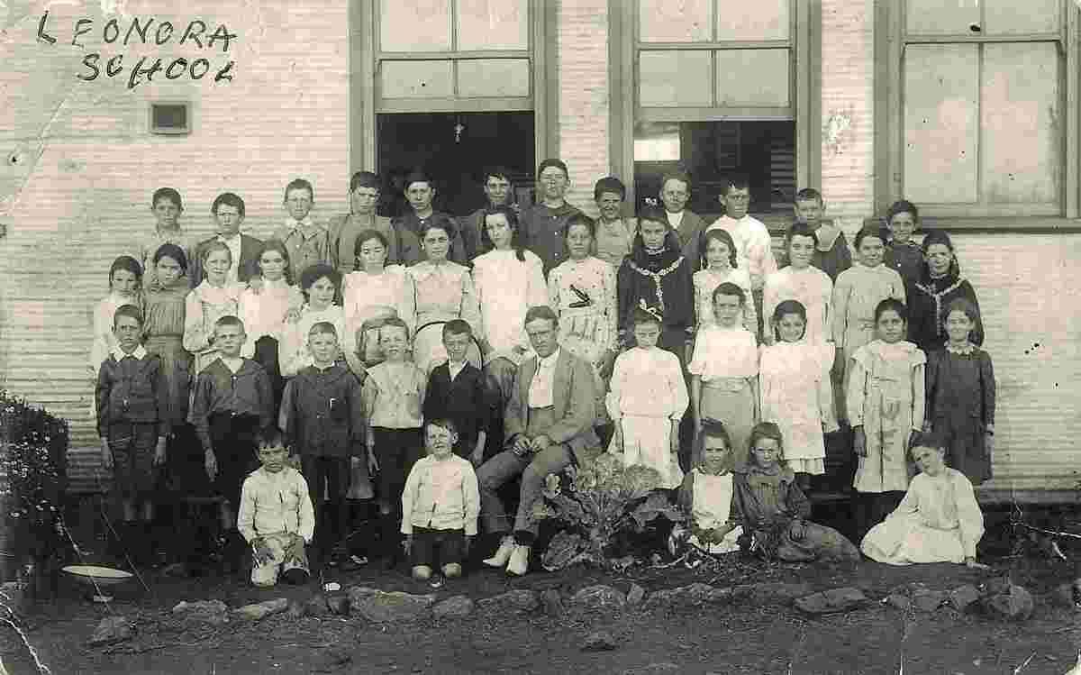 Leonora. Leonora School, circa 1909