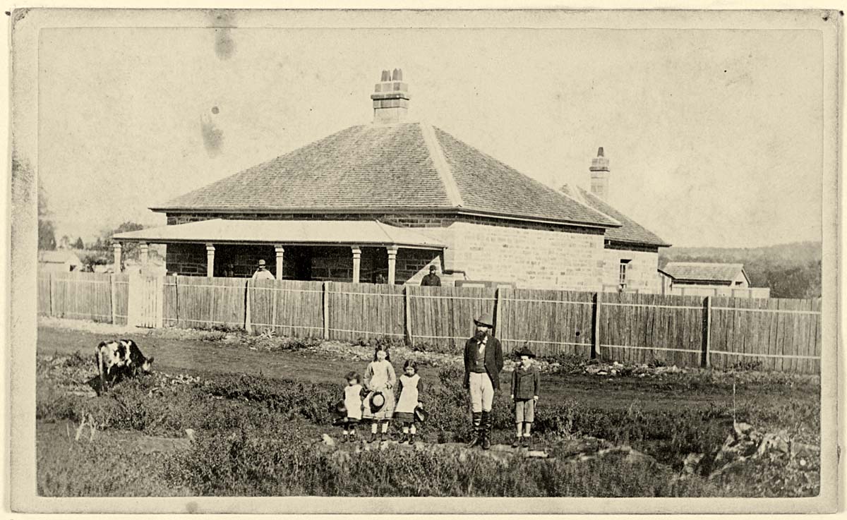Maitland. Family and sandstone house, West Maitland (probably), between 1881 and 1884