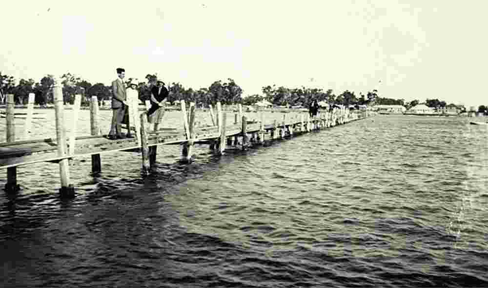 Mandurah. On the jetty, 1928