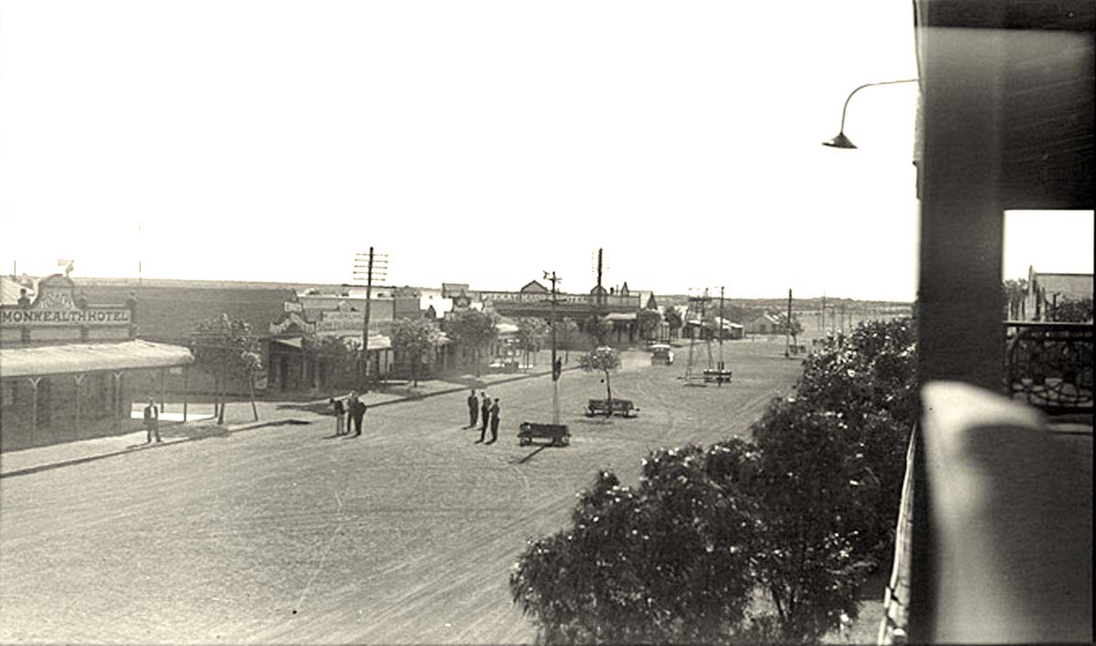 Meekatharra. Panorama of Main village street, between 1920-1930