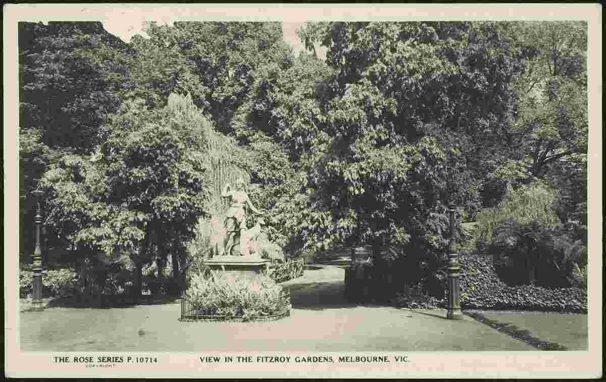 Melbourne. Fitzroy Gardens - Allee with Statue of Diana